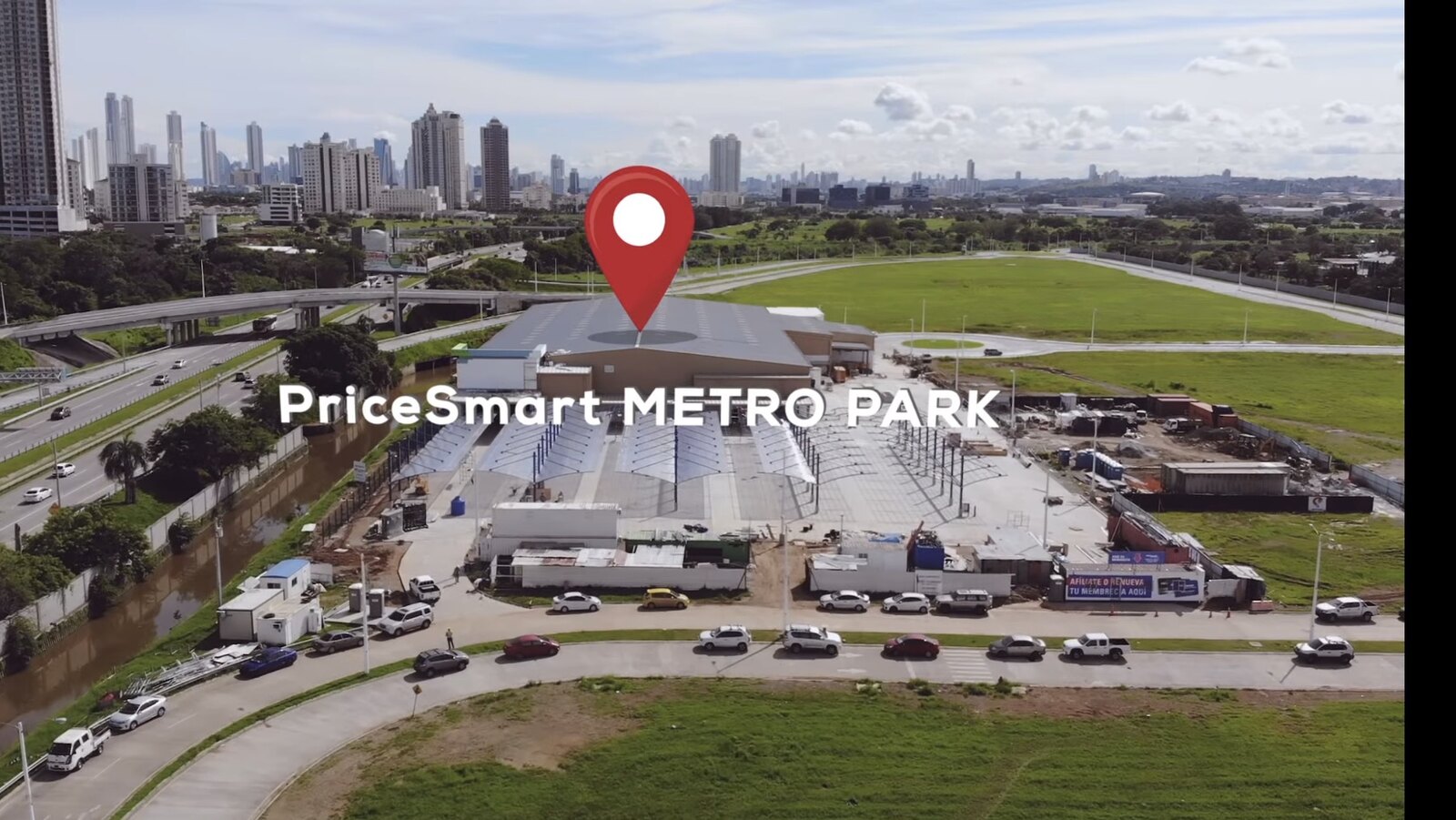 Vista aérea de PriceSmart Metropark correspondiente al diseño fotovoltaico