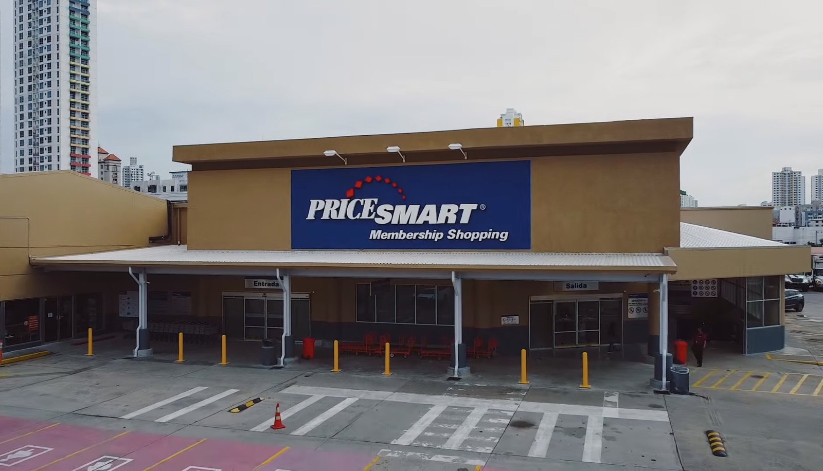 Fachada de PriceSmart Vía Brasil
